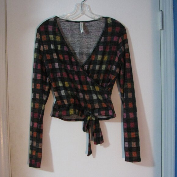 Miss 2 Day Top Juniors Large NWOT Plaid Wrap Style Waist Soft Plus Fabric - Picture 1 of 3